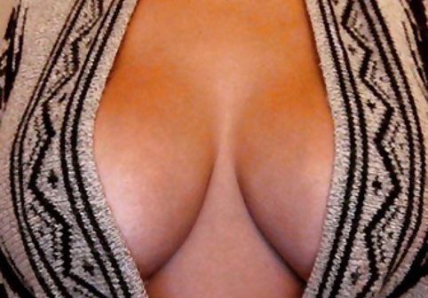 Milf Julia Ann کانال تلگرام گیف سسکی شاخی با دادن مرطوب به Blowjob ، فروش خانه را بدست می آورد!