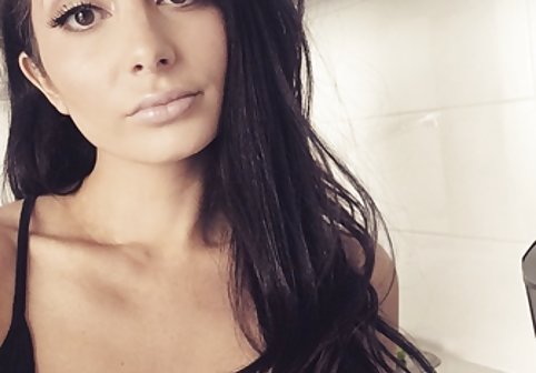 El marido en el كانال گيف سكسي در تلگرام chiringuito، y ella encantada con otro.