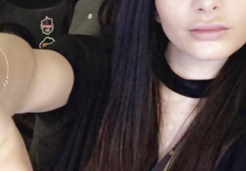 معشوقه Femdom Pegs و Wanks Sissy در کانال گیف پورن جوراب ساق بلند