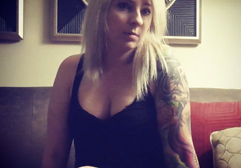 گل میخ Busty گل میخ داغ با تسمه کانال گیف سوپر روشن